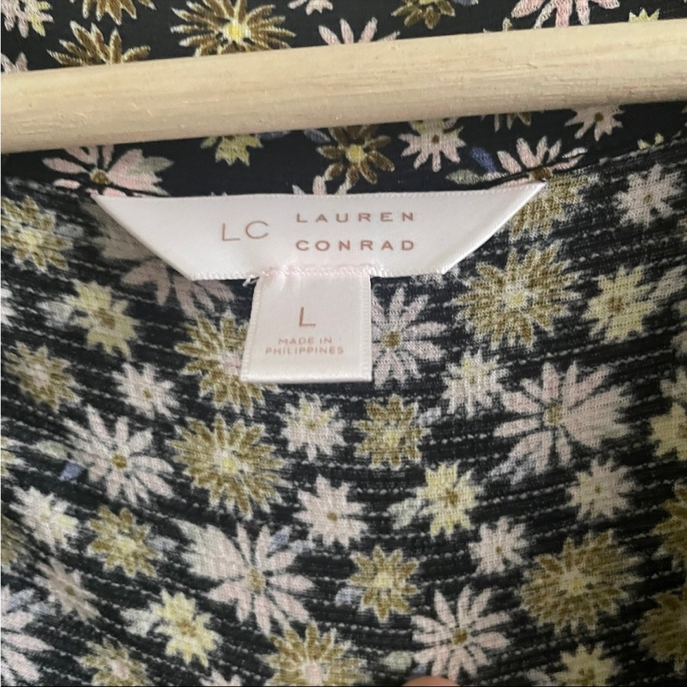 Lauren Conrad Button Front Ruffle Top - Large - Picture 6 of 10